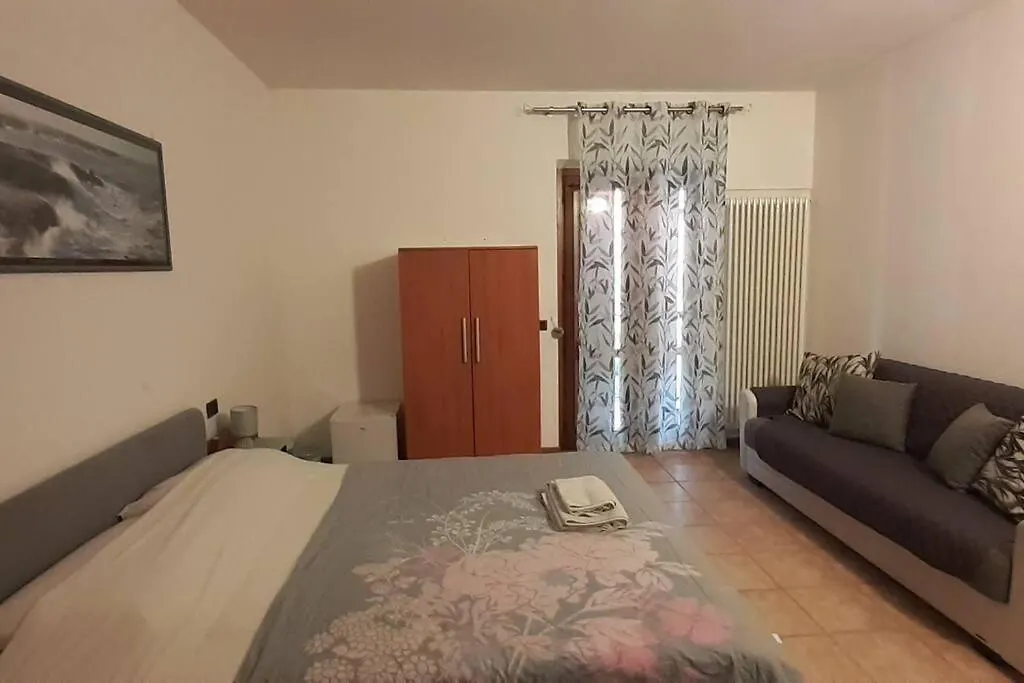 Camera Privata In Villa Con Ingresso Indipendente E Grande Giardino Perugia 0*,  Italy